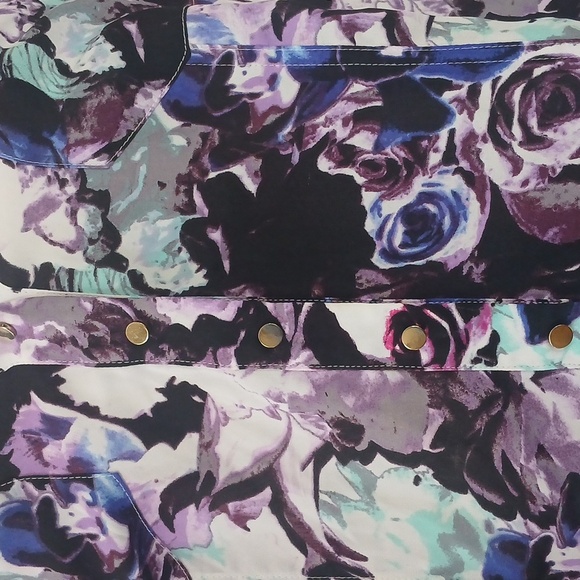 LIKE NEW! BEBE Multicolor Floral Zip Pocket Blouse Snap Close Xl - Picture 6 of 14